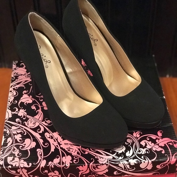 Qupid Shoes - Black heels